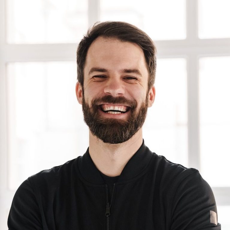 smiling-young-brunette-white-man-in-sportswear-e1678896666356